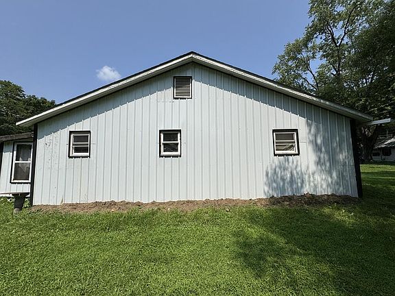 3rd image of 386 Allenbaugh Rd