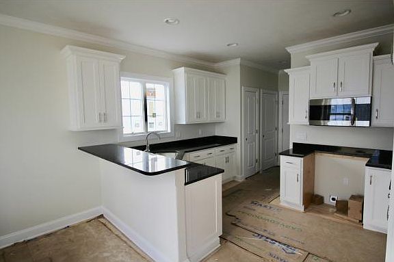 4th image of 402 Greystone Dr