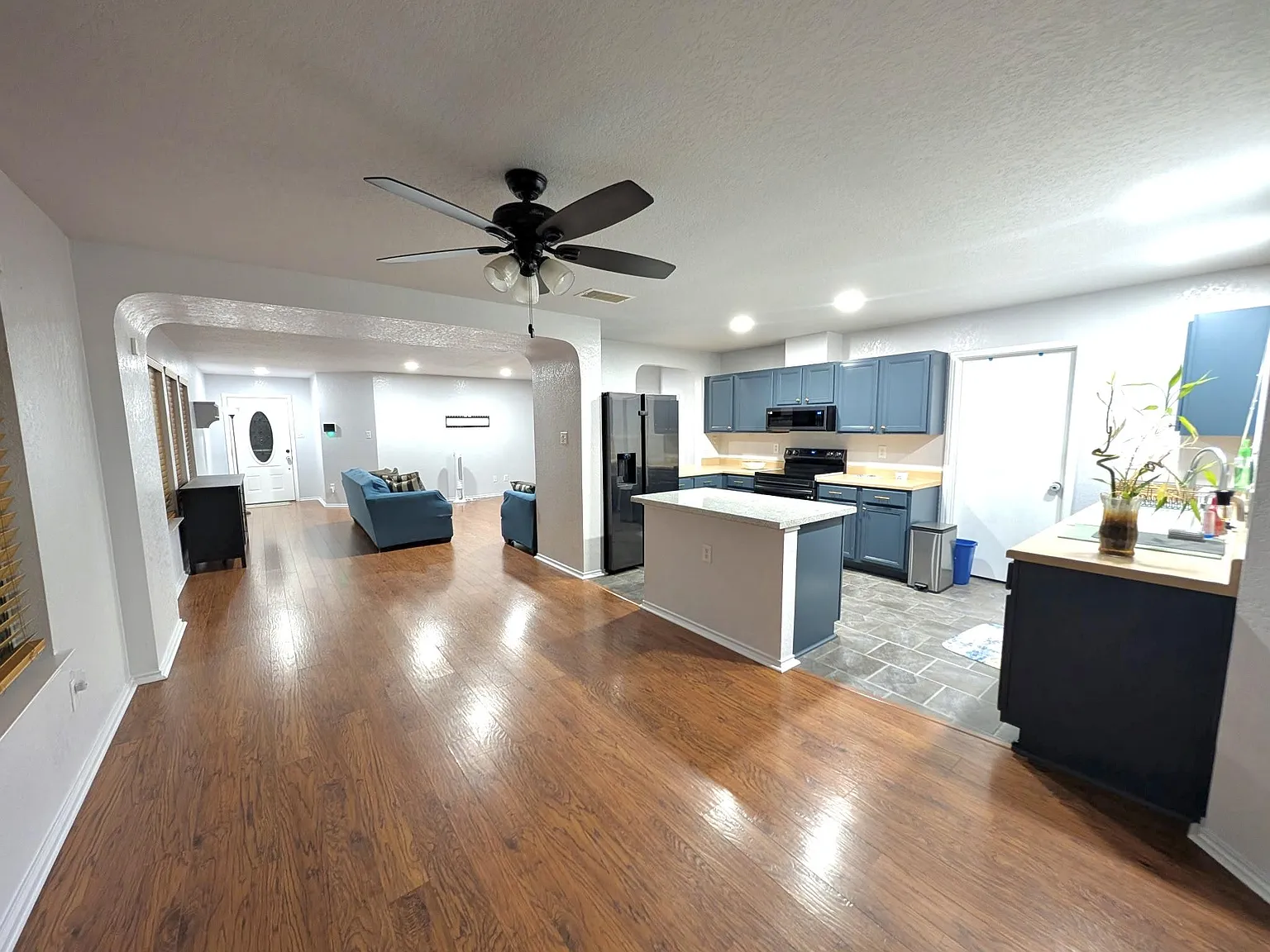 4 bed, 2.0 bath, 1733 sqft, $1,100 — Photo 4