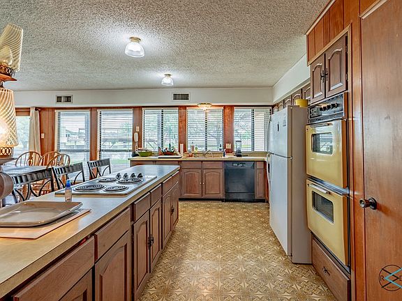 4th image of 1030 Welch Ln