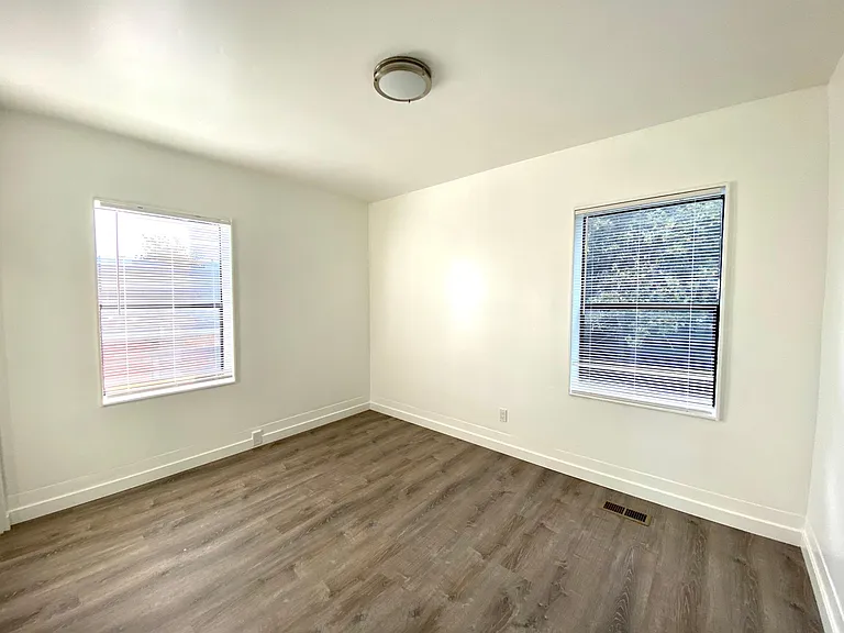 4457 Whitman Ave N — Photo 25