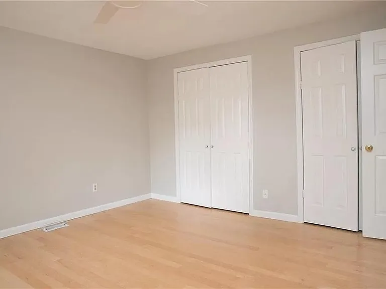 485 W Walnut St — Photo 8
