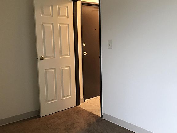 2nd image of 359 W Hawthorne Cir APT 2A