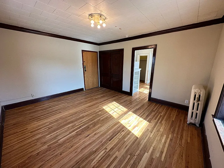 451 Fairview Ave N — Photo 33