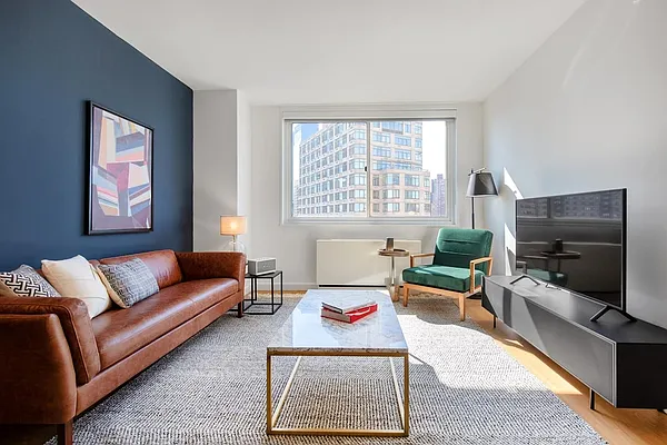 Rented by Greystar | media 3