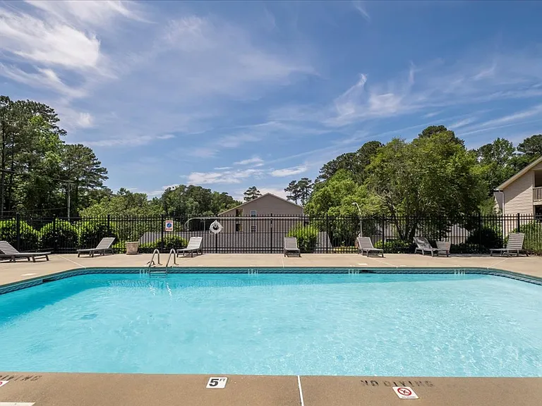 Meadowbrook Luxury Apartments — Photo 17