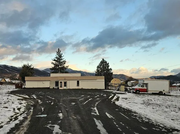 316 Lawrence Ln, Yreka, CA 96097
