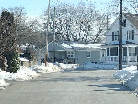 4th image of 122 Angell St