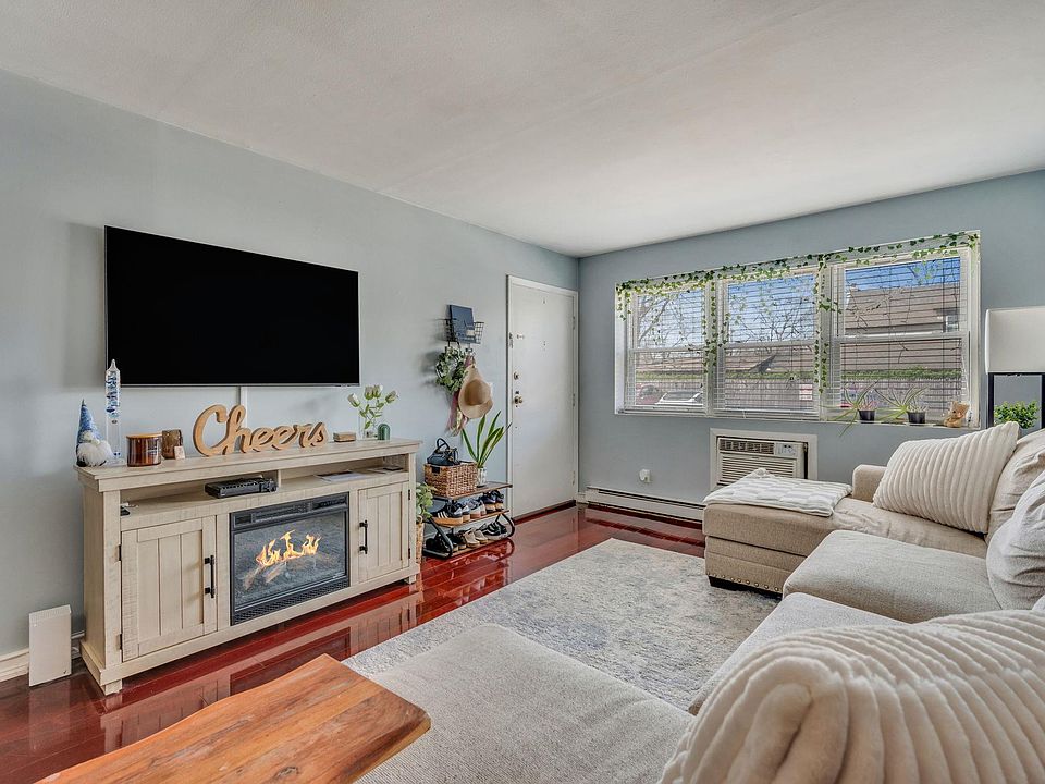 1st image of 100 Connetquot Avenue #21