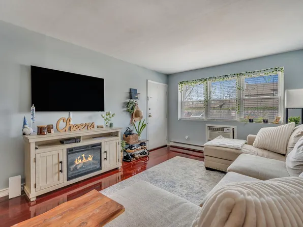 100 Connetquot Avenue #21, East Islip, NY 11730