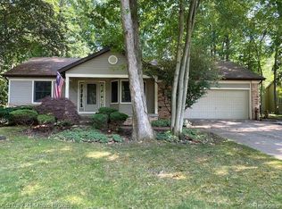8507 Pineview Lake Dr, Linden, MI