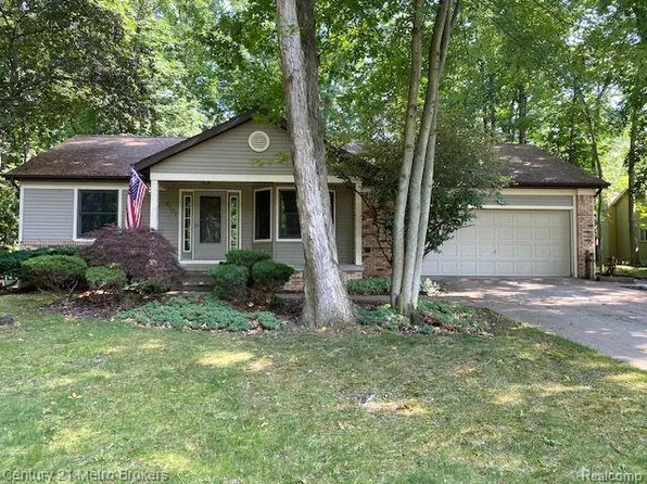 8507 Pineview Lake Dr, Linden, MI 48451