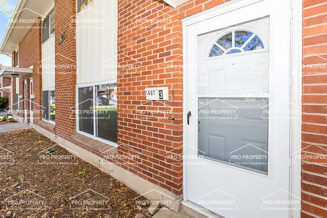 2 bed, 1.5 bath, 910 sqft, $1,295 — Photo 3