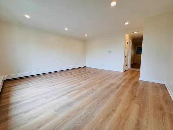 9430 S 85th Ct APT 3S, Hickory Hills, IL 60457