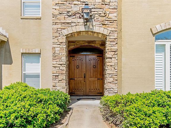 3rd image of 8706 Vintage Way