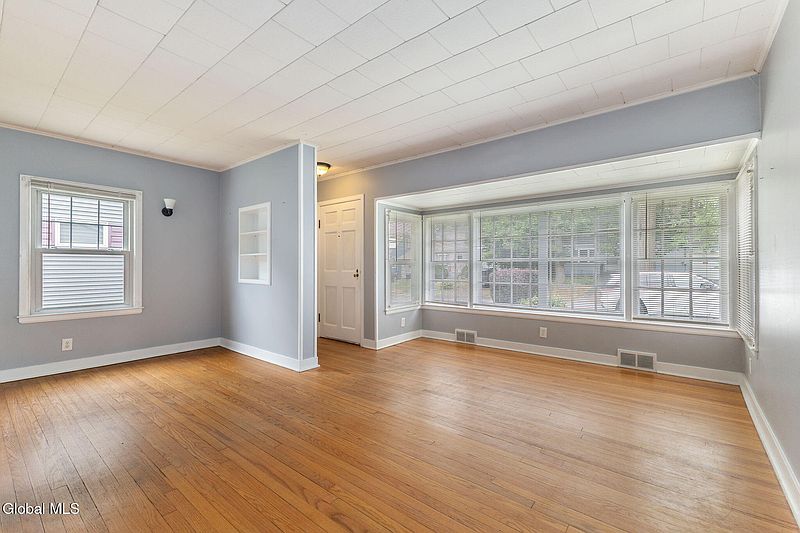 4th image of 11 Fuller Terrace