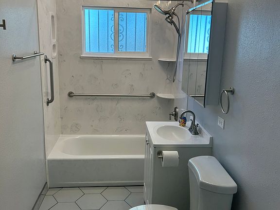 5th image of 929 Georgia St SE