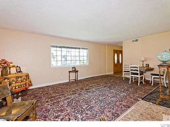 4th image of 105 Gorrion Ave