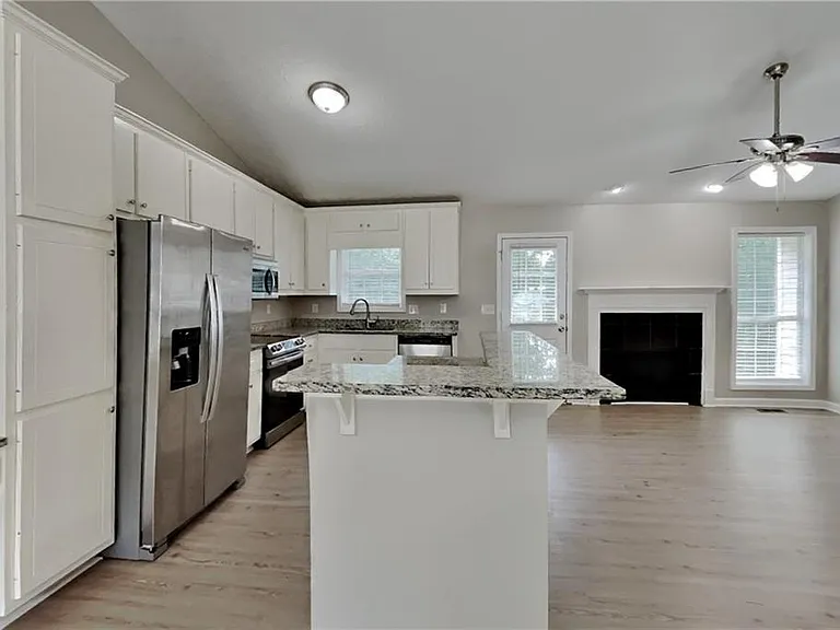 5333 Highpoint Rd — Photo 3