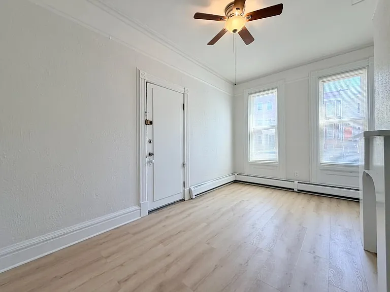 330 Pavonia Ave #1L — Photo 4