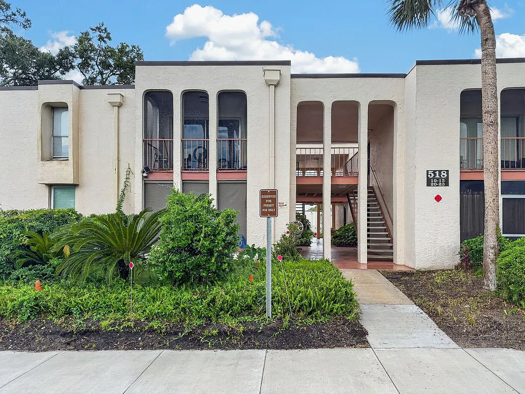2 bed, 2.0 bath, 1002 sqft, $1,700 — Photo 1