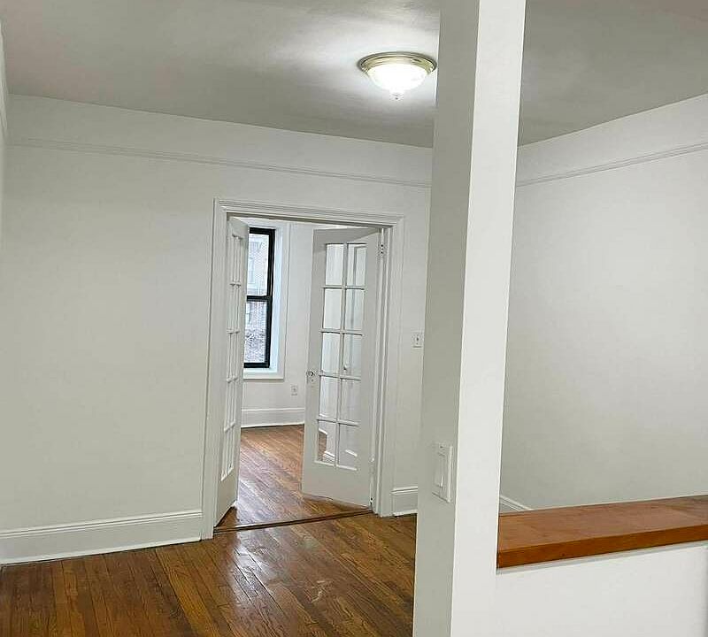 1st image of 320 E 34th St APT 2