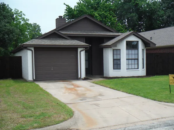 1445 Eastview St, Fort Worth, TX 76134