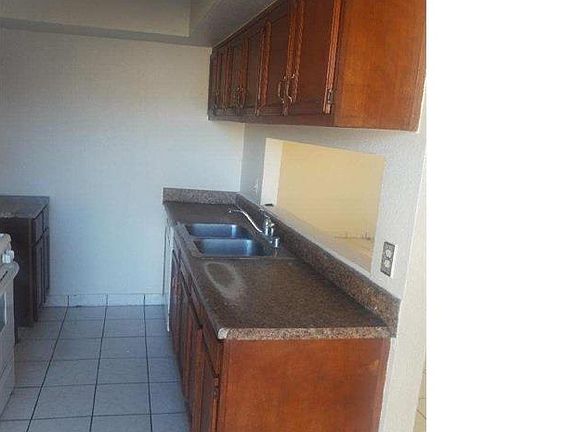 5th image of 11801 Bruce Jenner Ln