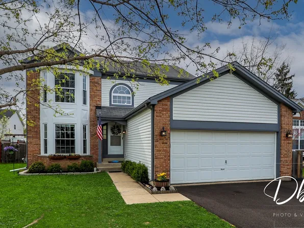 2426 N Old Pond Ln, Round Lake Beach, IL 60073