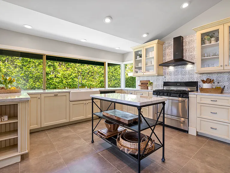 Elfstone Ct — Photo 3