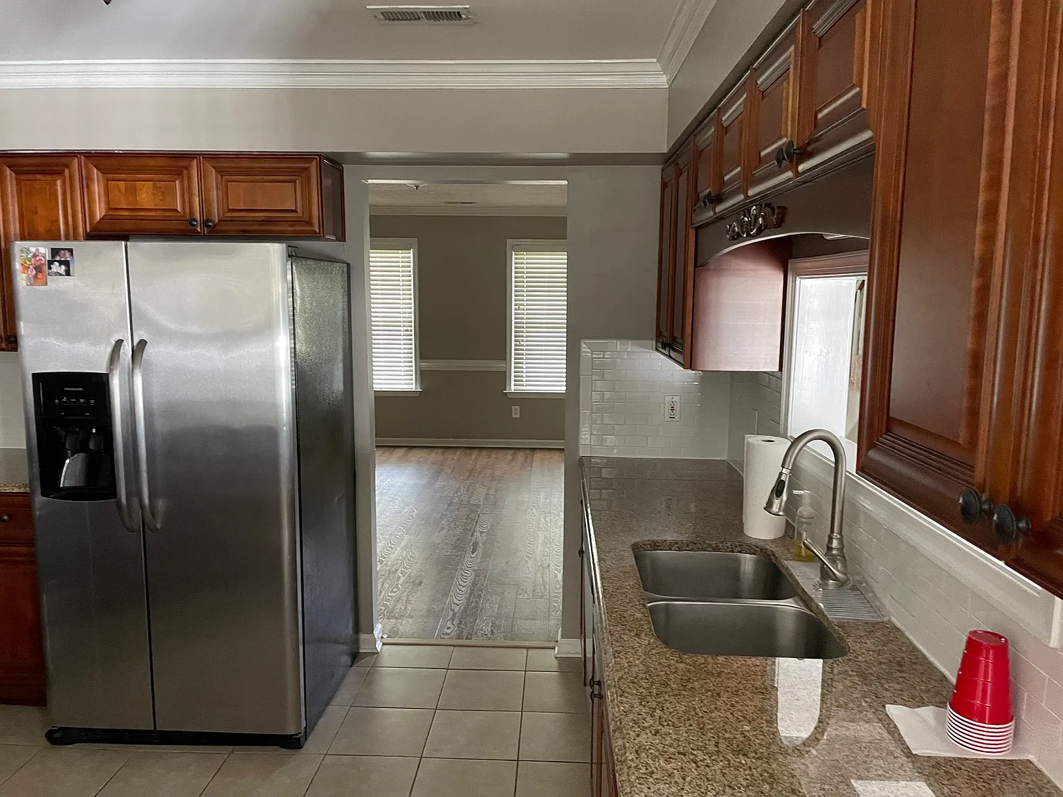 4 bed, 2.5 bath, 2825 sqft, $3,400 — Photo 4