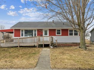 823 E Howard St, Manchester, IA 52057