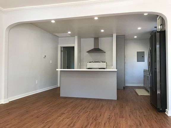 2nd image of 377 Huntley Dr