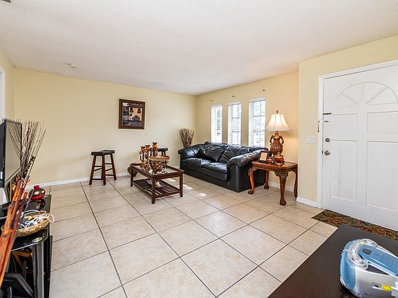 4th image of 2181 Laura Ln