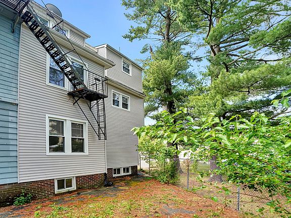 3rd image of 79-81 Finlay Pl Unit 3