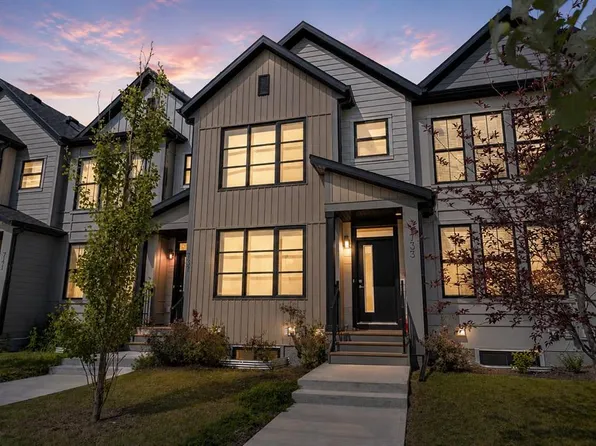 733 S Point Gate SW, Airdrie, AB T4B 5H7
