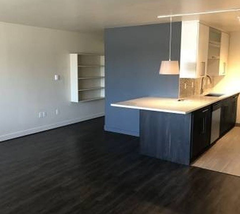 1st image of 4427 5th Ave NE APT 10