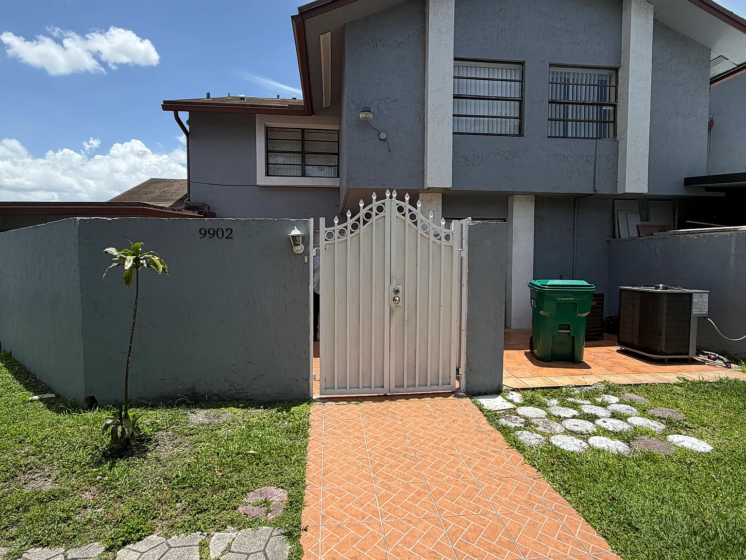 3 bed, 1318 sqft, $3,000 — Photo 2