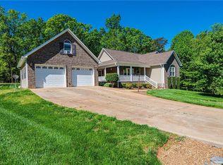 210 Lynnbrook Ln, Taylorsville, NC 28681
