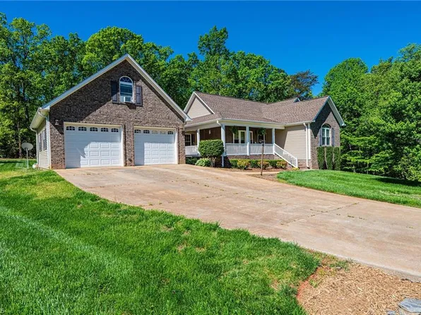 210 Lynnbrook Ln, Taylorsville, NC 28681