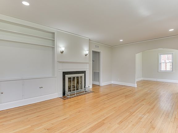 5th image of 2336 Redwood Dr