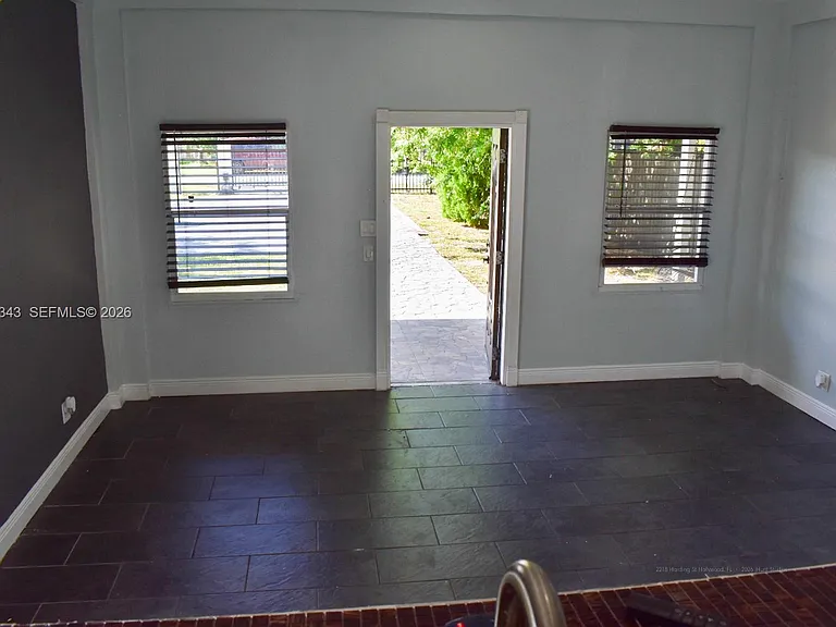 2218 N Harding St — Photo 98
