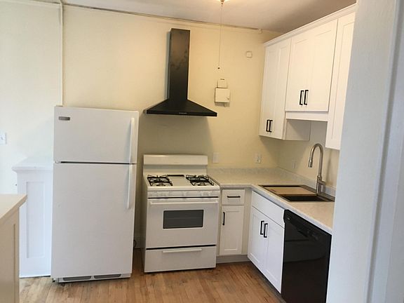2nd image of 916 Ashland Ave #2