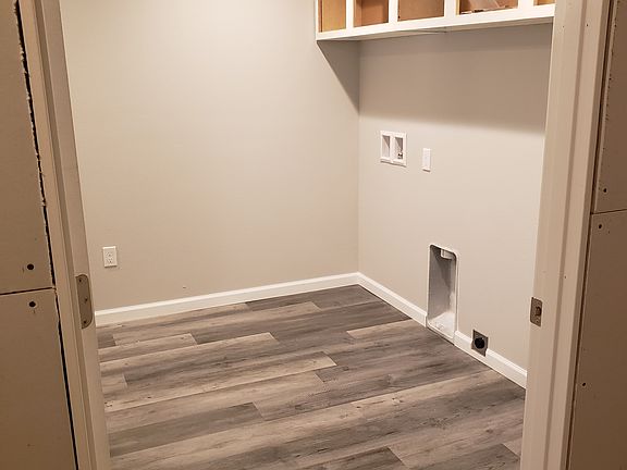 Basement bathroom/laundry