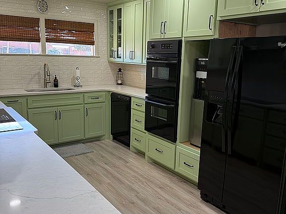 4th image of 902 SW 9th Ave