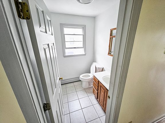 4th image of 17 Public St