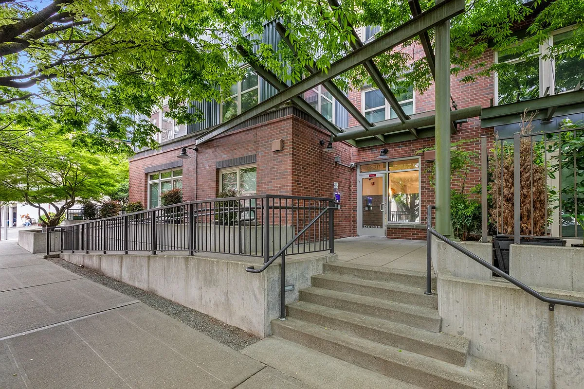 Building Photo - 1620 Belmont Ave #121