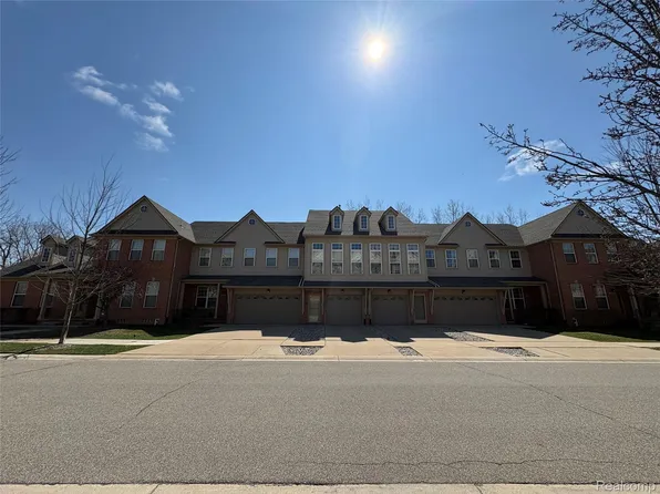 56696 Long Island Dr, Shelby Township, MI 48316