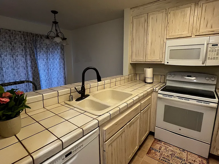 901 Russell Ave #115 — Photo 9