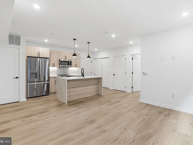 208 Vine St #3C — Photo 6